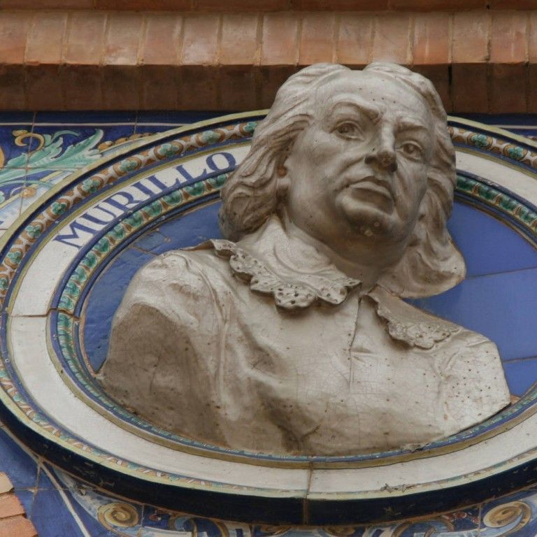 La Plaza de España de Sevilla y los 52 bustos de personajes ilustres.